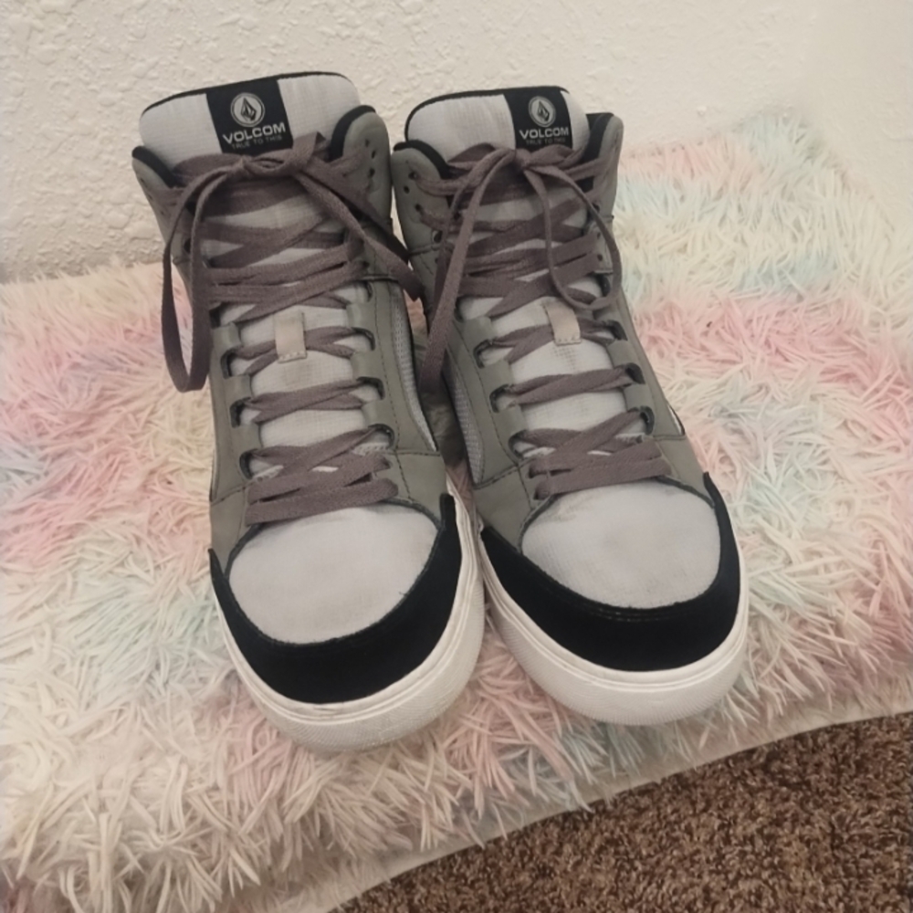 Volcom true to this size 10  us men's